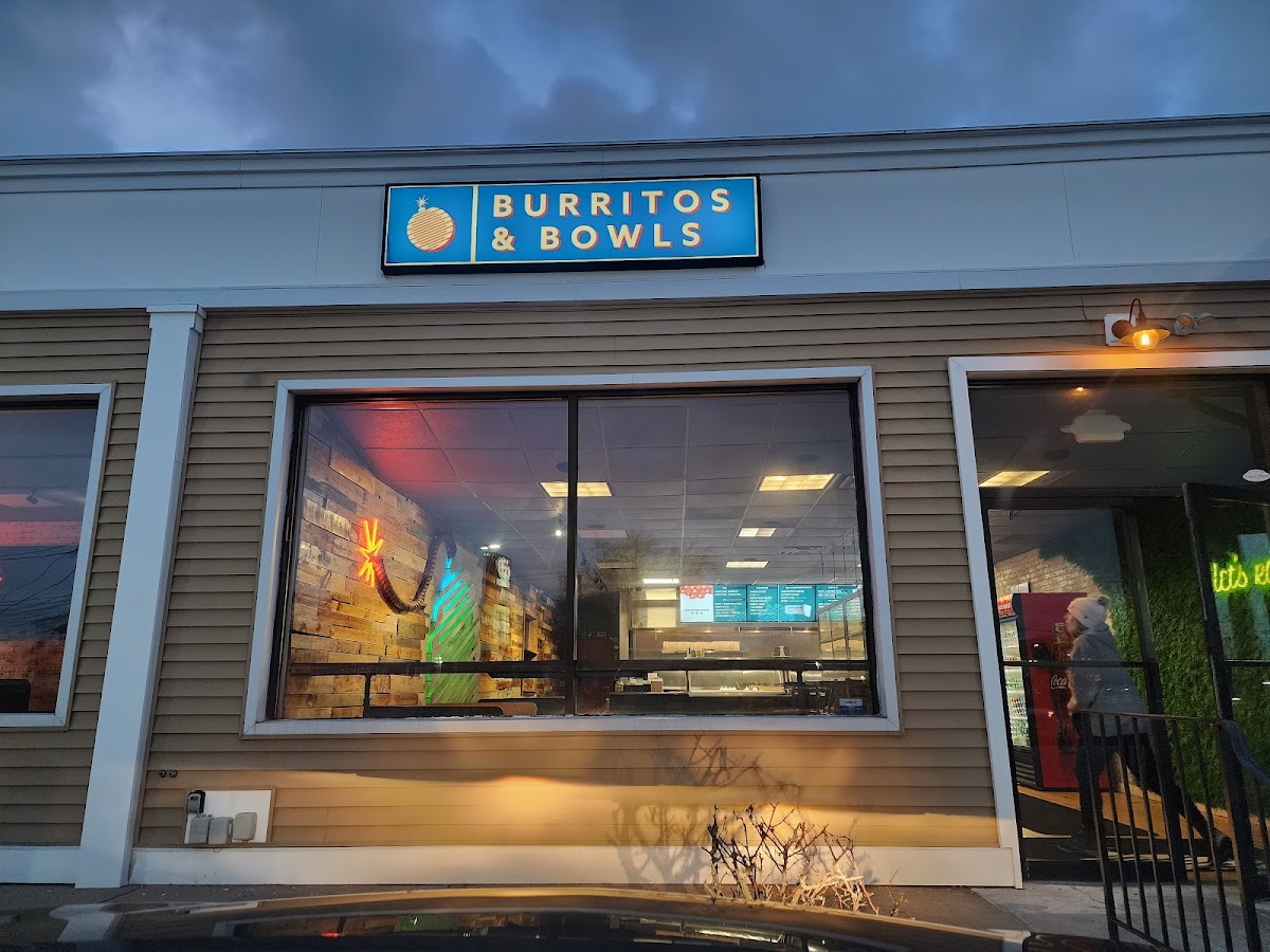 Evie’S Cocktails & Comforts